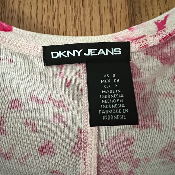 Cute DKNY top.  Perfect for summer. - Picture 3 of 3